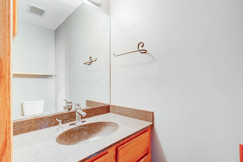 210 Hawkville Close NW Calgary AB T3G 3N6