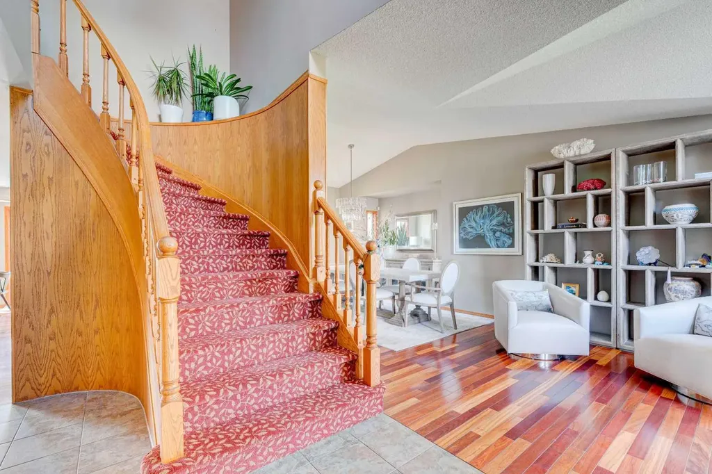 210 Hawkville Close NW Calgary AB T3G 3N6