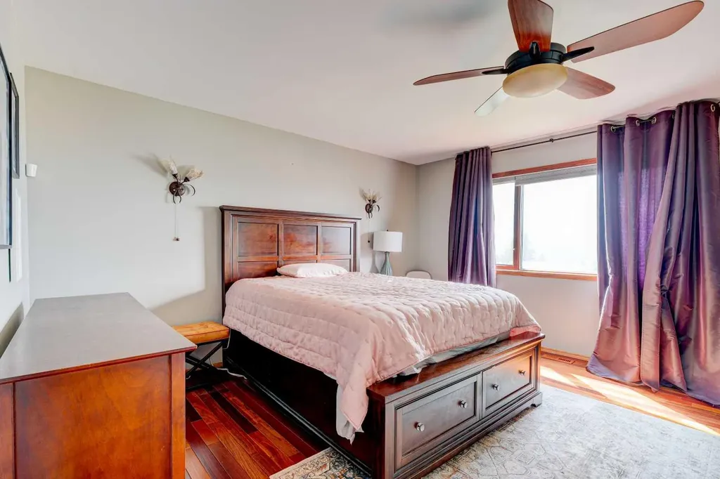 210 Hawkville Close NW Calgary AB T3G 3N6