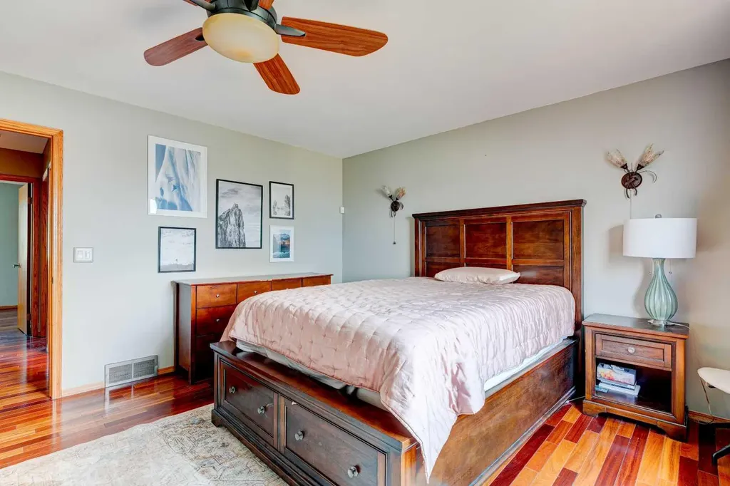 210 Hawkville Close NW Calgary AB T3G 3N6
