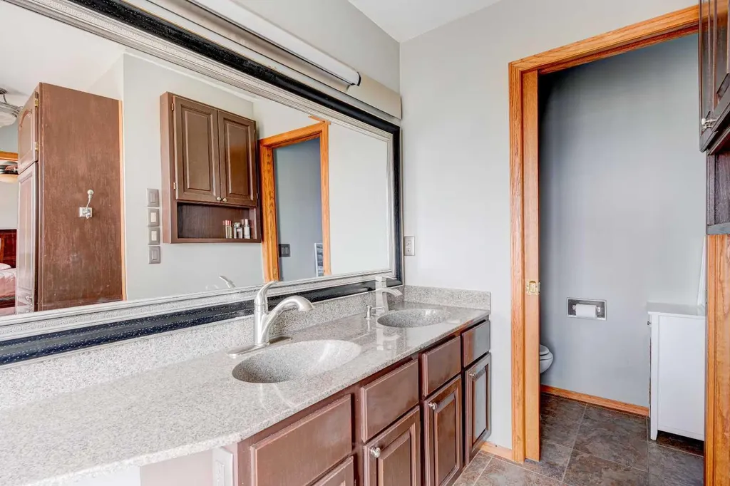 210 Hawkville Close NW Calgary AB T3G 3N6
