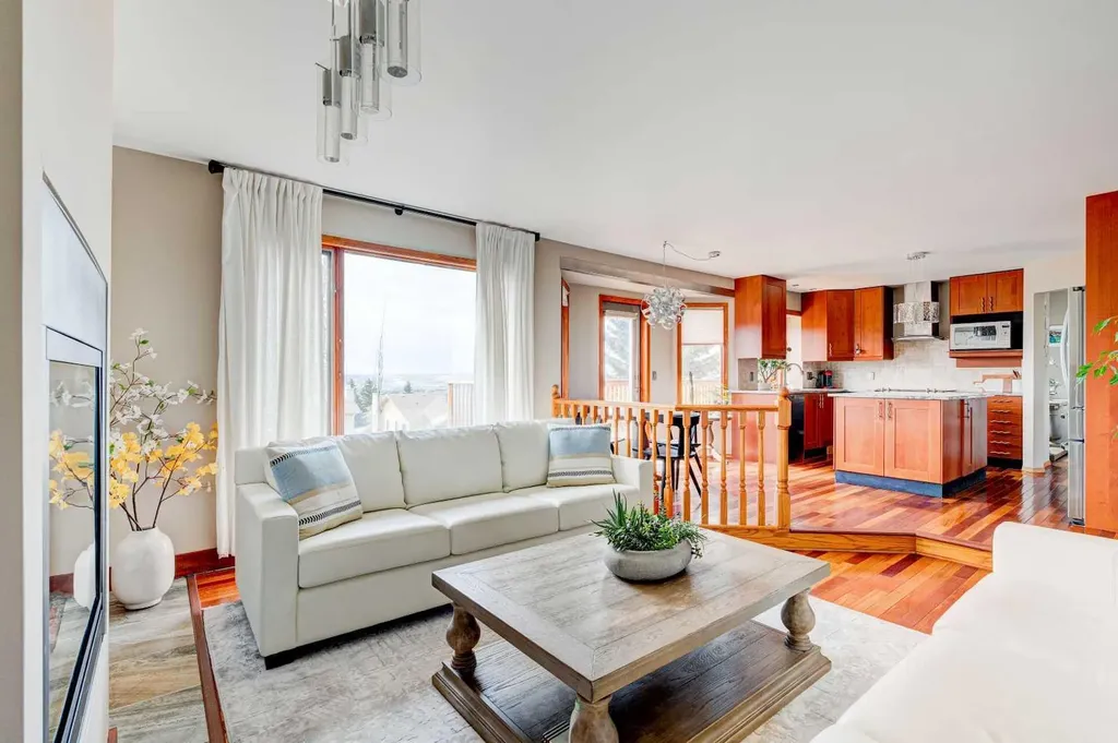 210 Hawkville Close NW Calgary AB T3G 3N6
