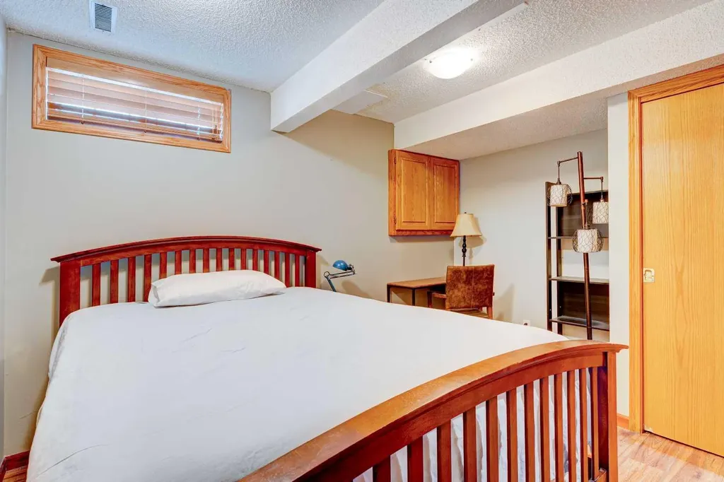 210 Hawkville Close NW Calgary AB T3G 3N6