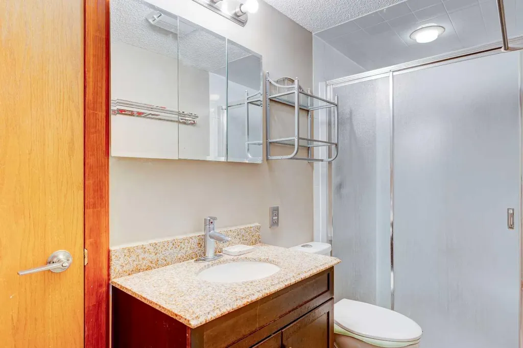 210 Hawkville Close NW Calgary AB T3G 3N6