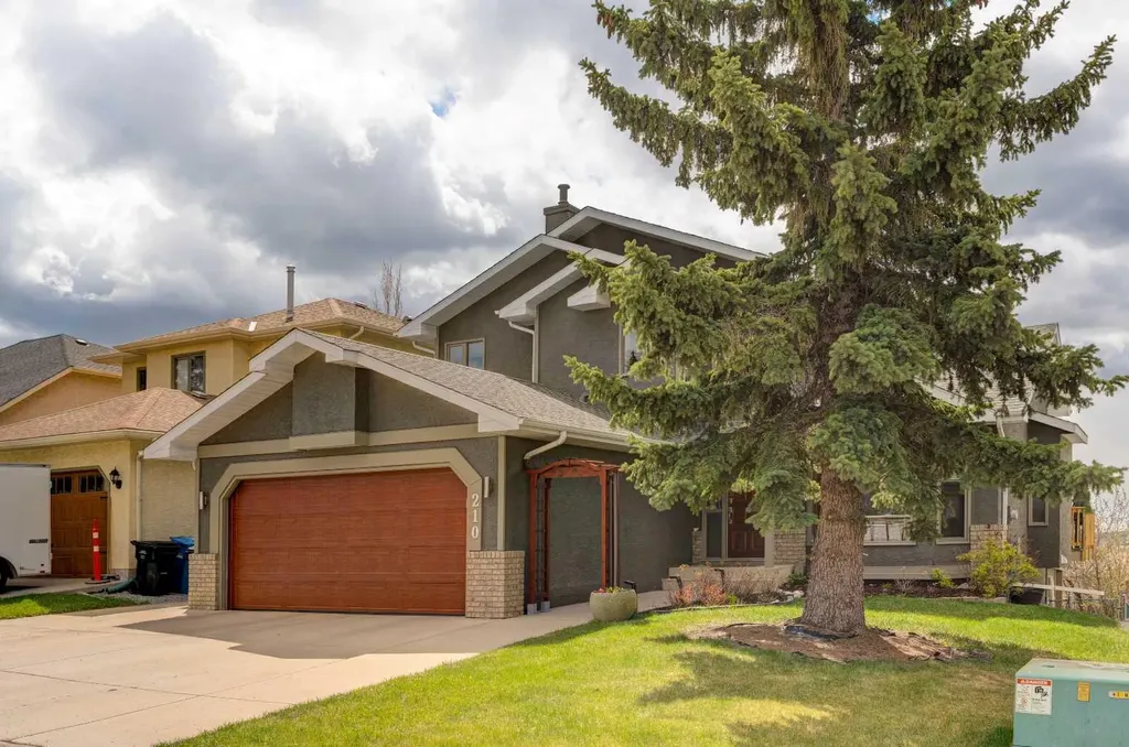 210 Hawkville Close NW Calgary AB T3G 3N6