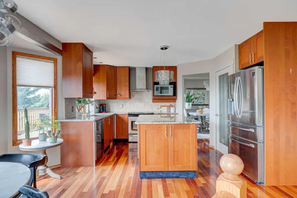210 Hawkville Close NW Calgary AB T3G 3N6