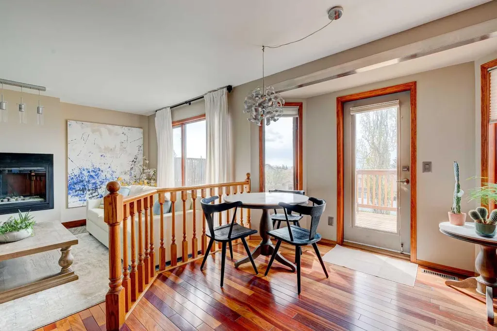 210 Hawkville Close NW Calgary AB T3G 3N6