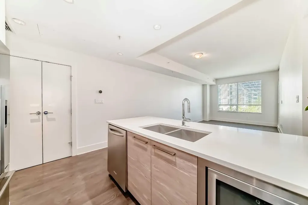 38 9 Street NE Calgary AB T2E7X9