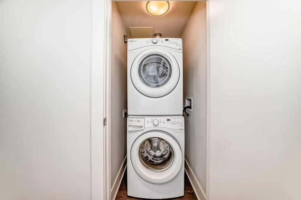 38 9 Street NE Calgary AB T2E7X9