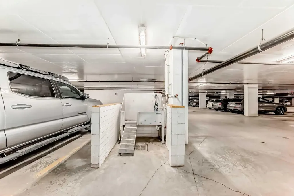 38 9 Street NE Calgary AB T2E7X9