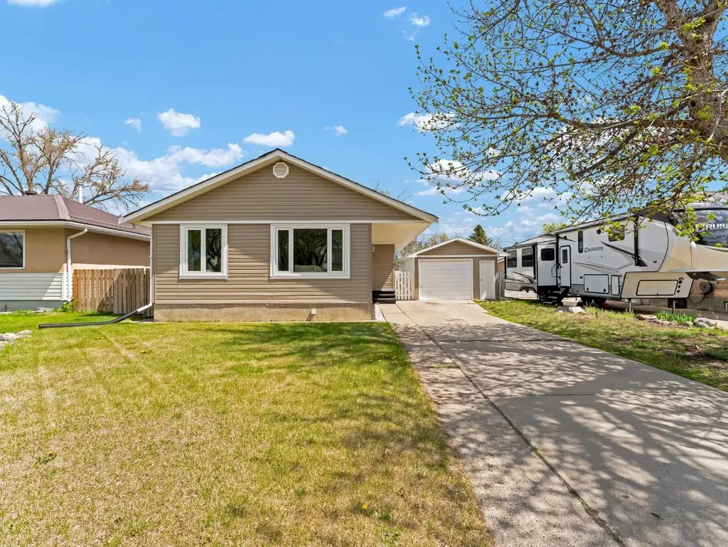 166 Mitchell Crescent NW Medicine Hat AB T1A 6V4