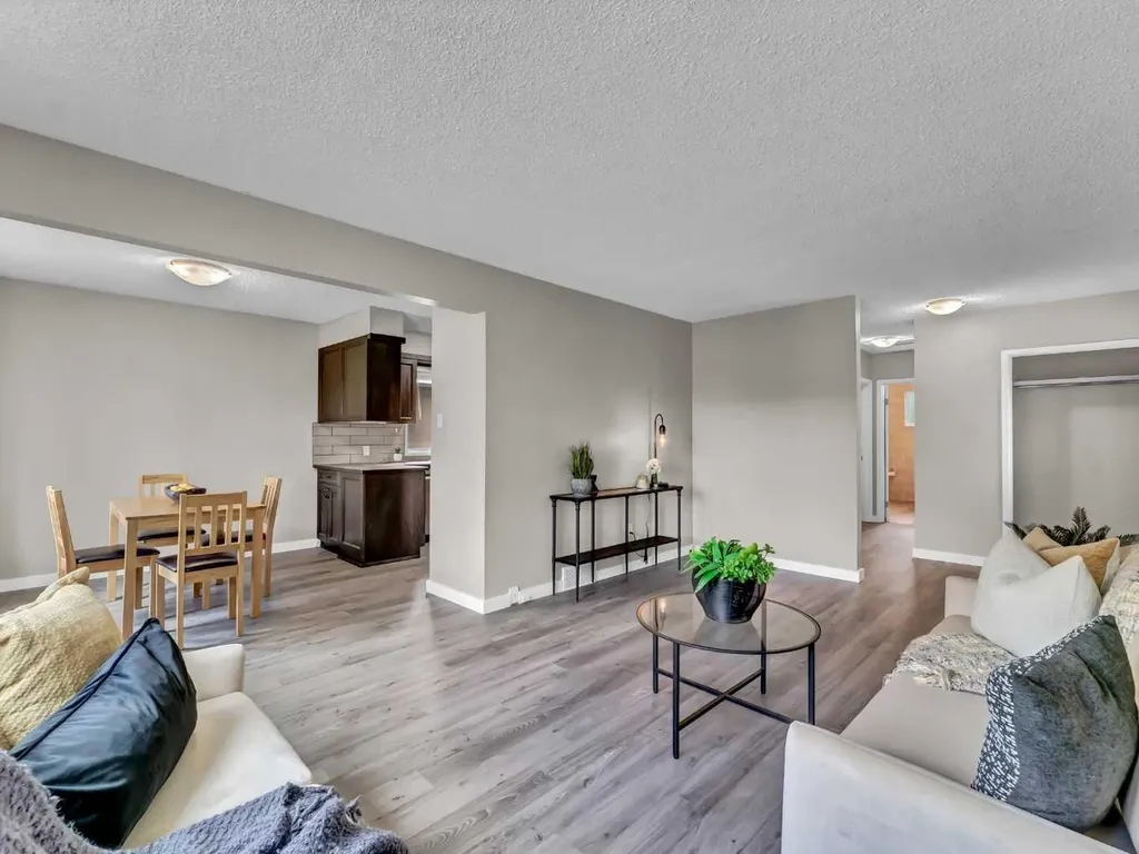 166 Mitchell Crescent NW Medicine Hat AB T1A 6V4
