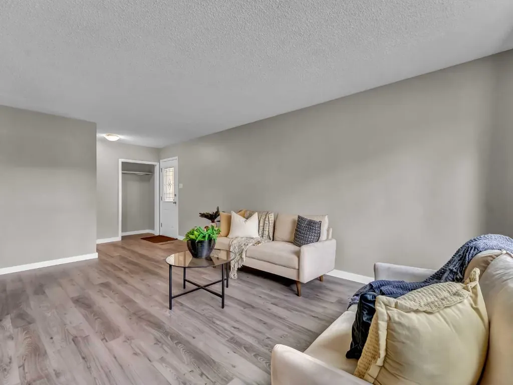 166 Mitchell Crescent NW Medicine Hat AB T1A 6V4