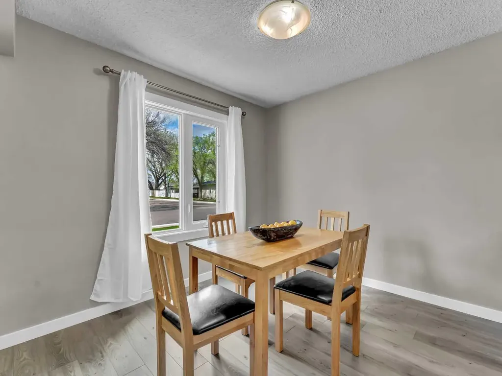 166 Mitchell Crescent NW Medicine Hat AB T1A 6V4