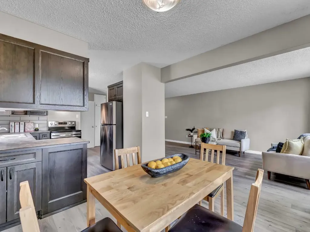 166 Mitchell Crescent NW Medicine Hat AB T1A 6V4