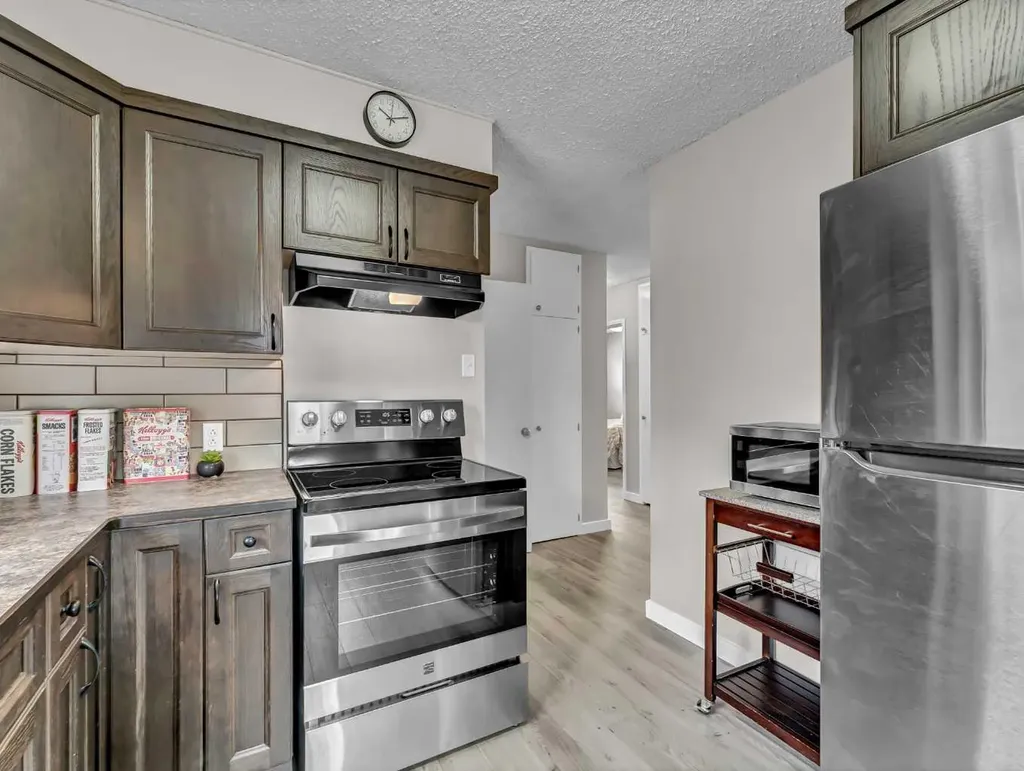 166 Mitchell Crescent NW Medicine Hat AB T1A 6V4