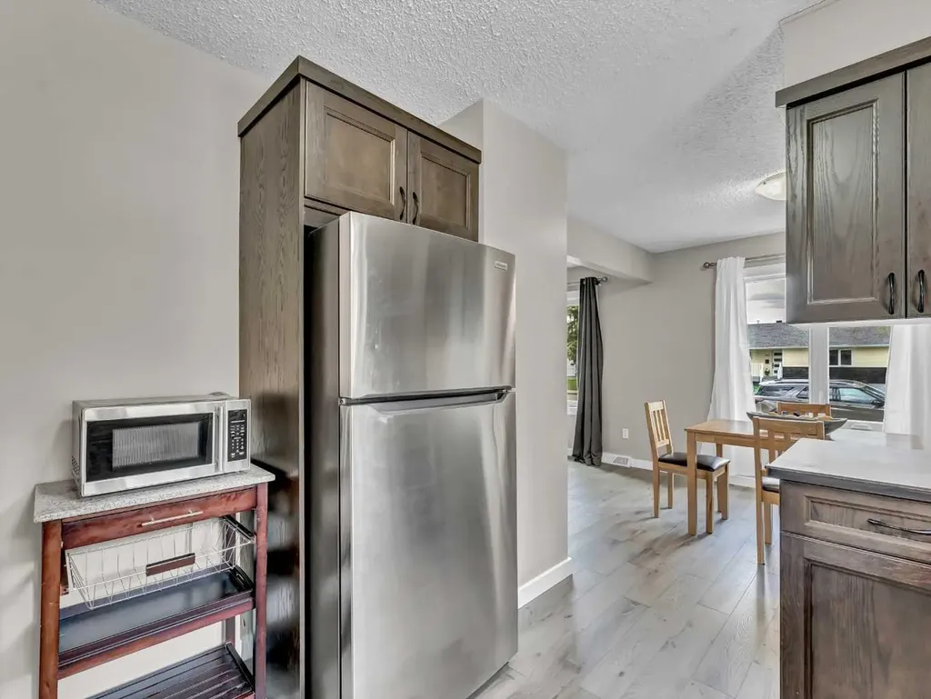 166 Mitchell Crescent NW Medicine Hat AB T1A 6V4