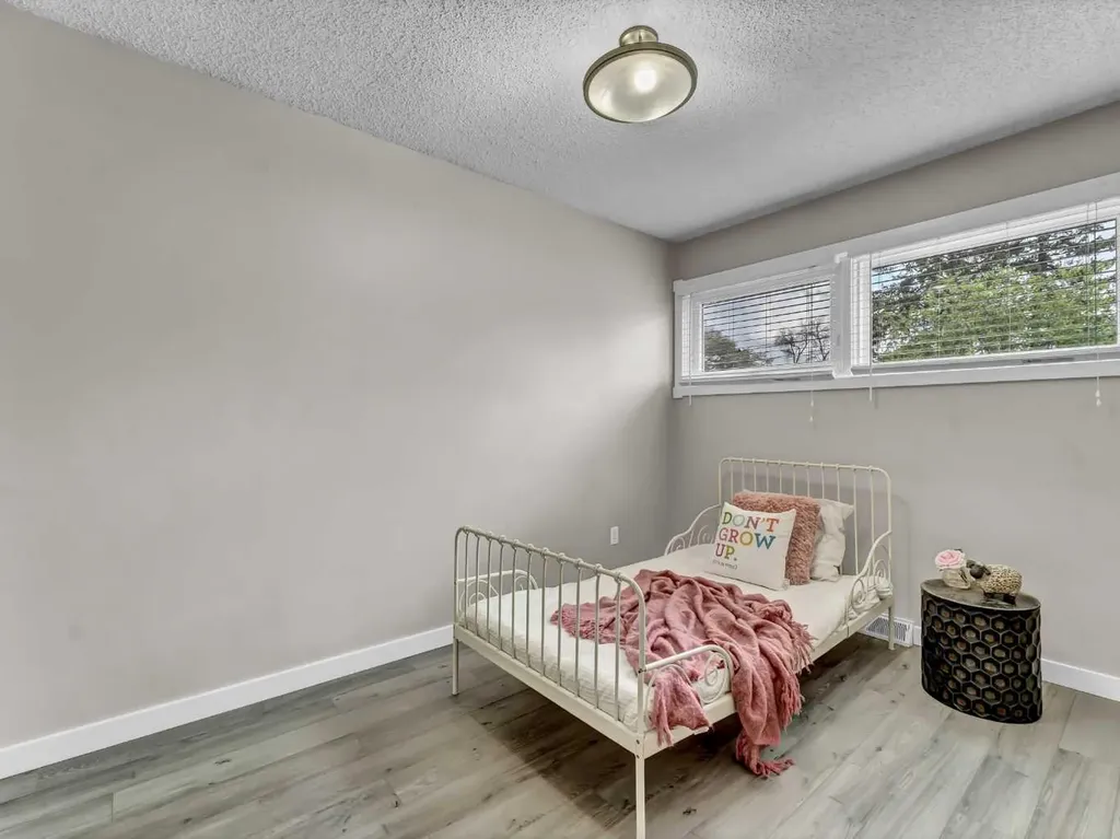 166 Mitchell Crescent NW Medicine Hat AB T1A 6V4