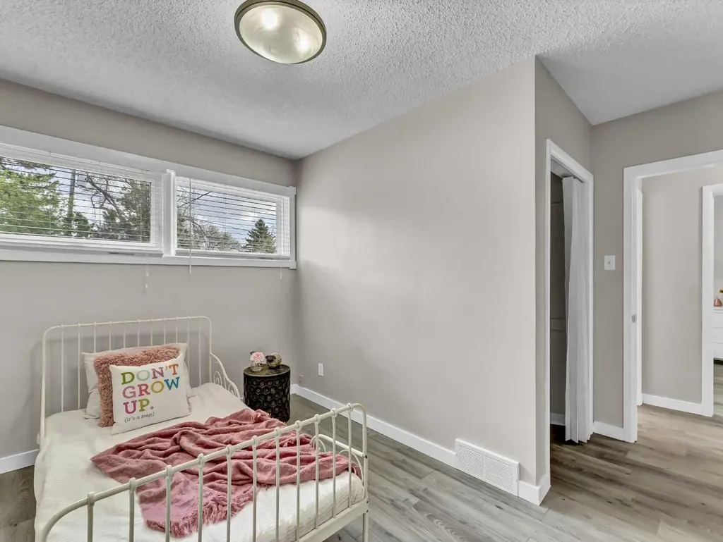 166 Mitchell Crescent NW Medicine Hat AB T1A 6V4