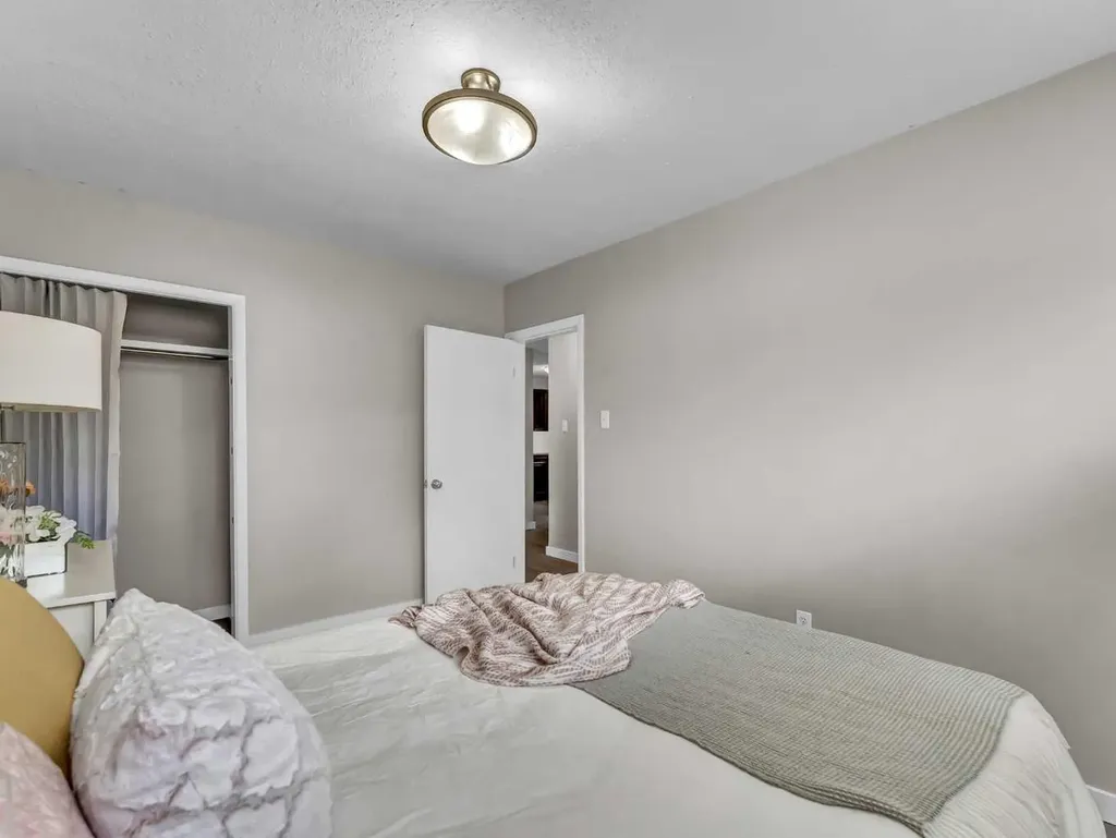166 Mitchell Crescent NW Medicine Hat AB T1A 6V4