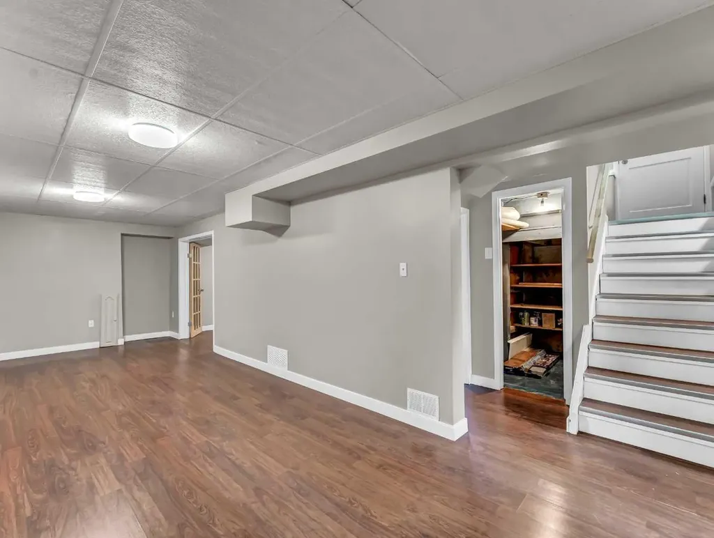 166 Mitchell Crescent NW Medicine Hat AB T1A 6V4