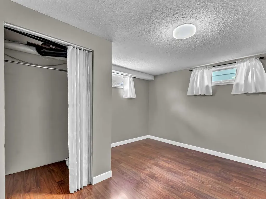 166 Mitchell Crescent NW Medicine Hat AB T1A 6V4