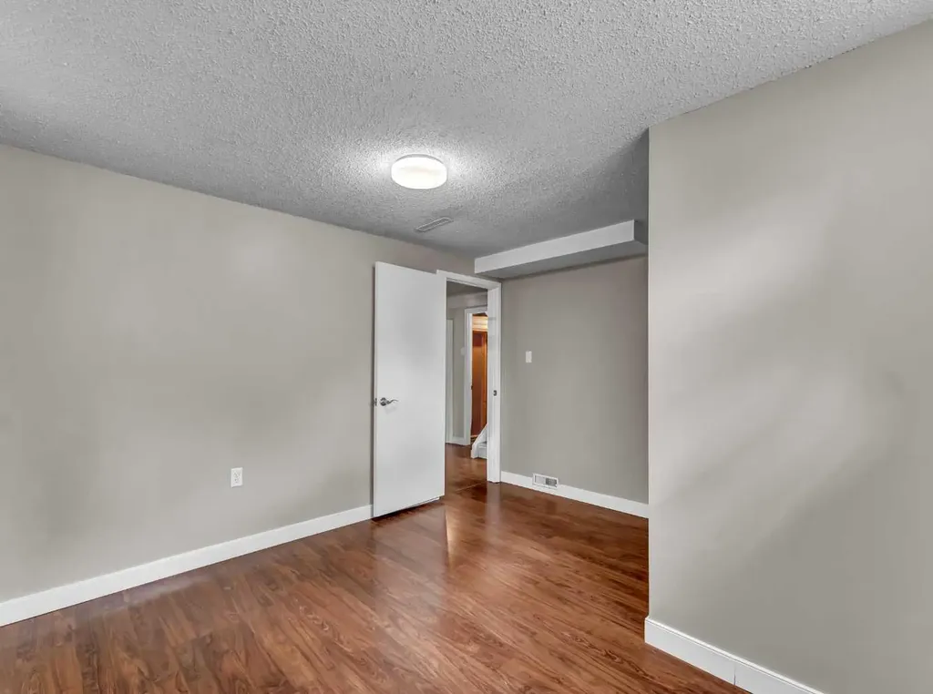 166 Mitchell Crescent NW Medicine Hat AB T1A 6V4