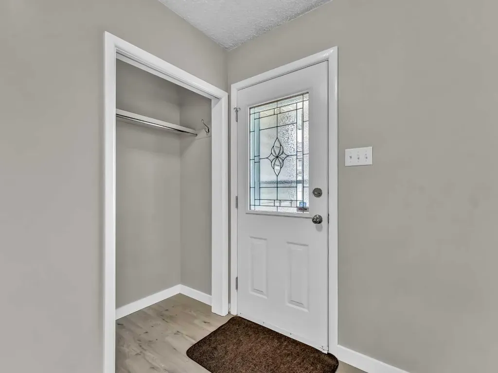 166 Mitchell Crescent NW Medicine Hat AB T1A 6V4