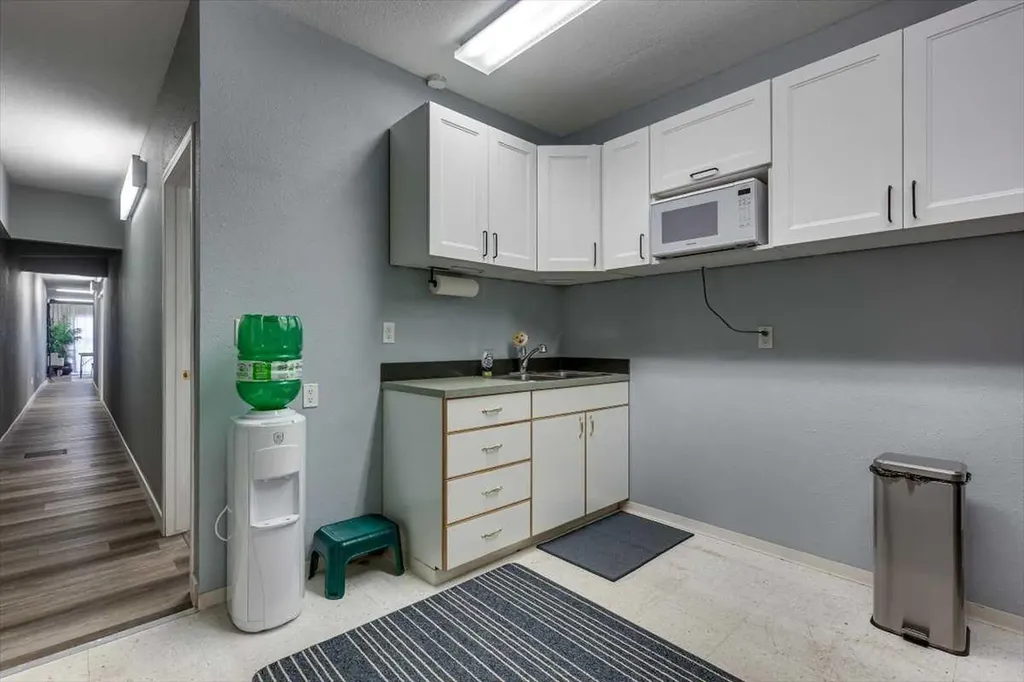 5023 51 Avenue Ponoka AB T4J 1S1