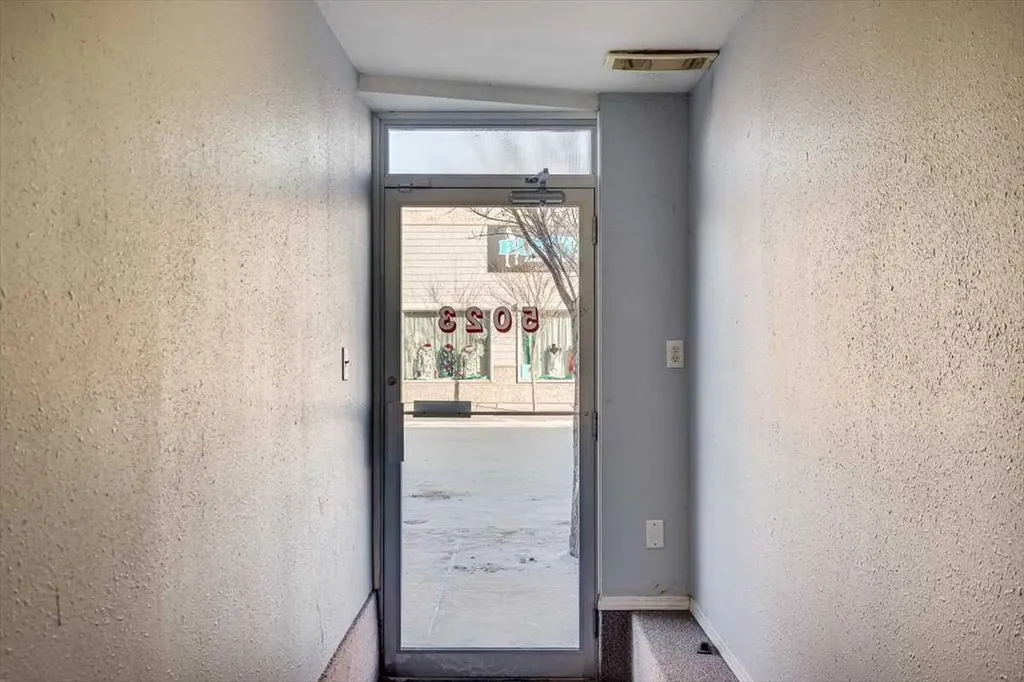 5023 51 Avenue Ponoka AB T4J 1S1