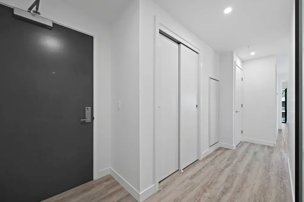 730 2 Avenue SW Calgary AB T2P 1R8