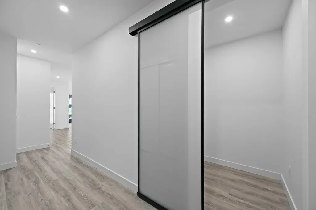730 2 Avenue SW Calgary AB T2P 1R8