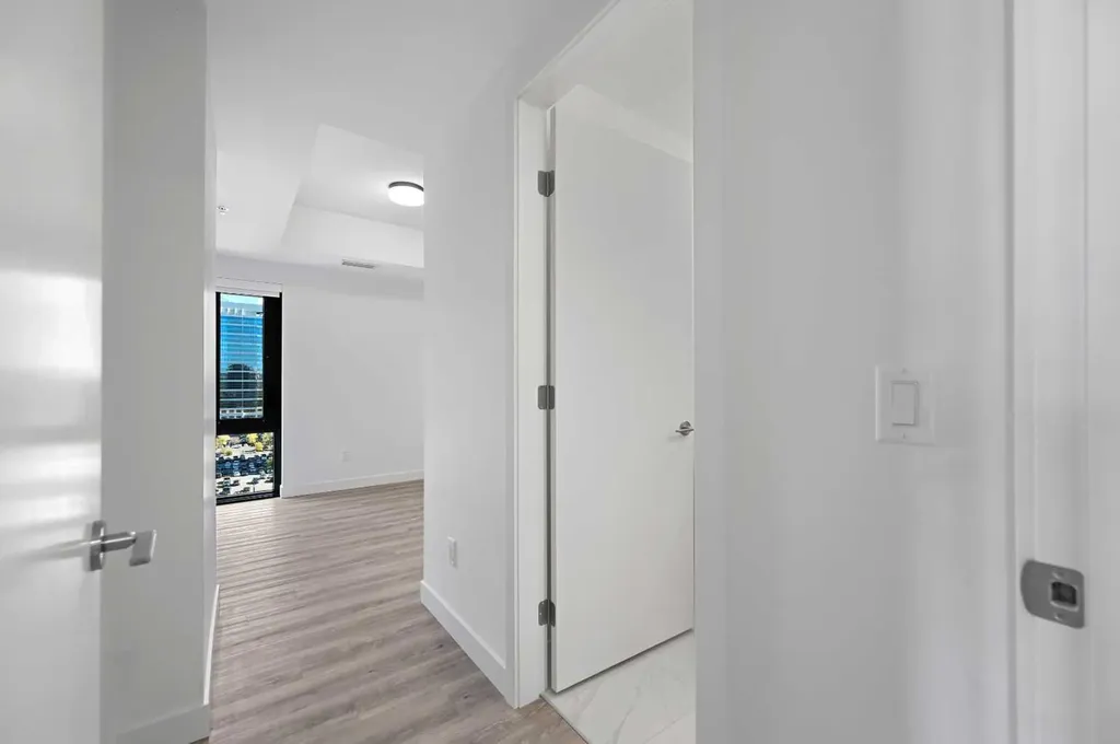 730 2 Avenue SW Calgary AB T2P 1R8