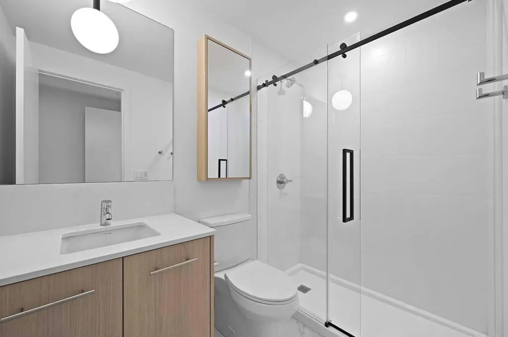 730 2 Avenue SW Calgary AB T2P 1R8