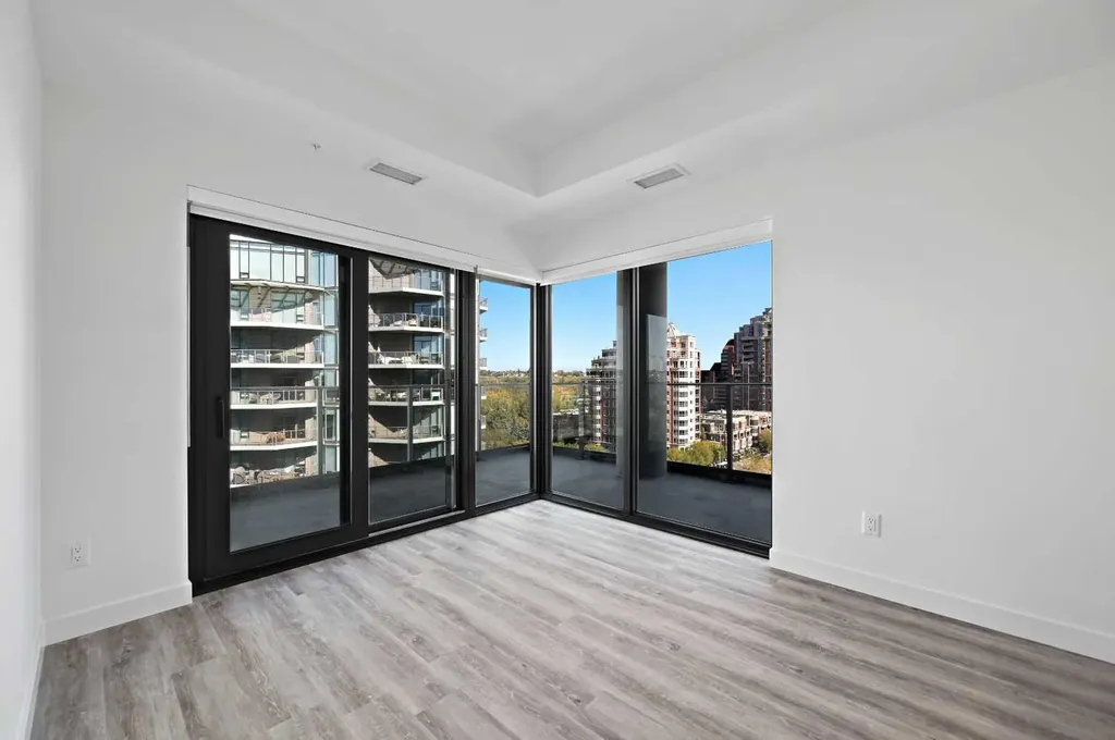 730 2 Avenue SW Calgary AB T2P 1R8