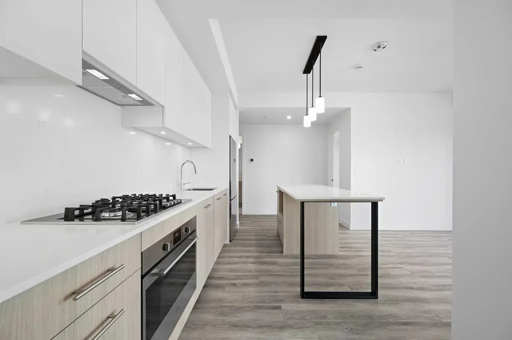 730 2 Avenue SW Calgary AB T2P 1R8