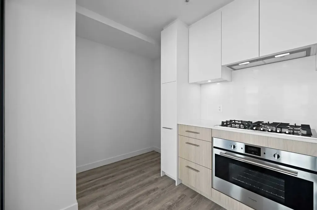 730 2 Avenue SW Calgary AB T2P 1R8