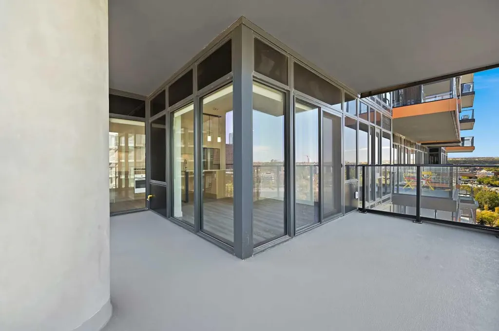 730 2 Avenue SW Calgary AB T2P 1R8