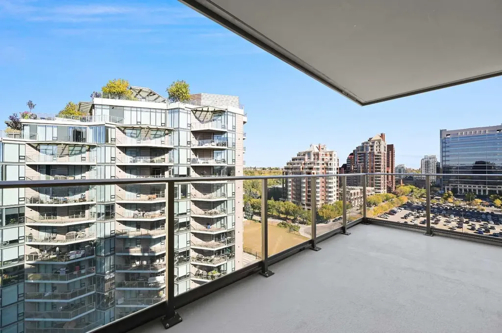 730 2 Avenue SW Calgary AB T2P 1R8