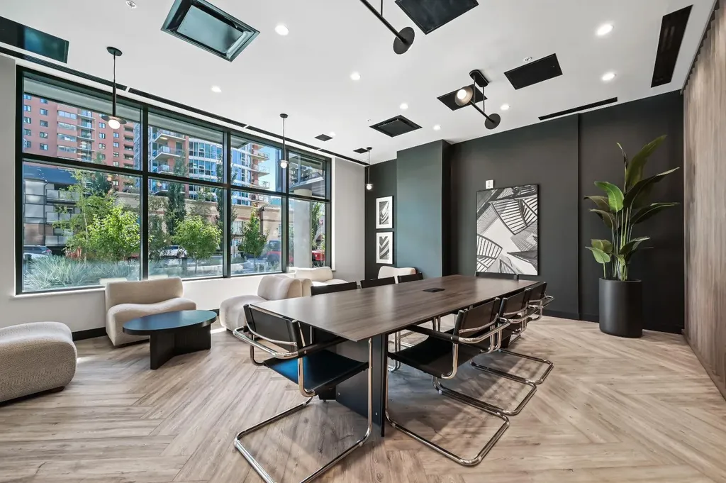730 2 Avenue SW Calgary AB T2P 1R8