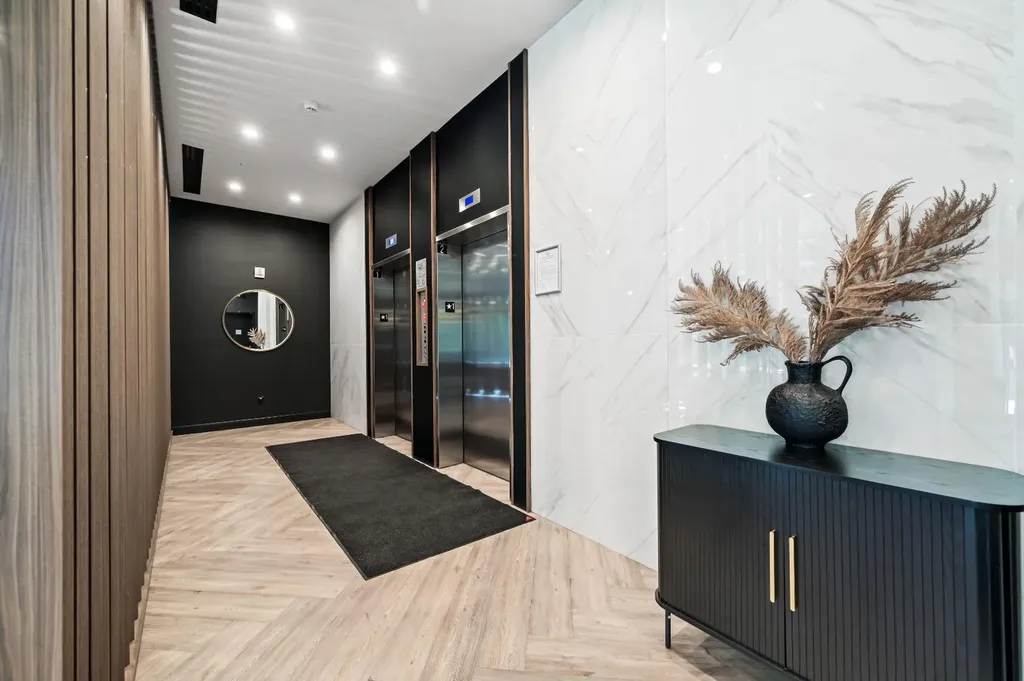 730 2 Avenue SW Calgary AB T2P 1R8