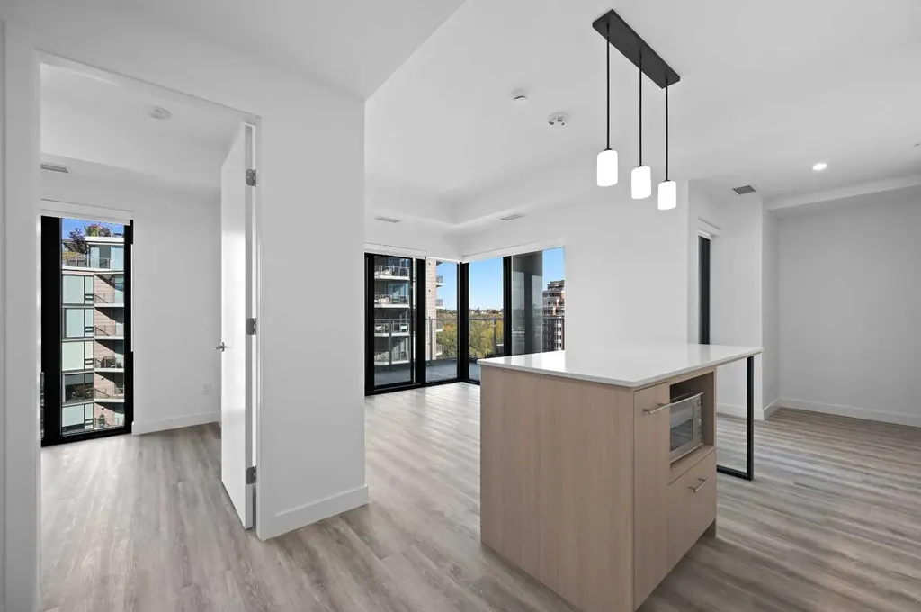 730 2 Avenue SW Calgary AB T2P 1R8