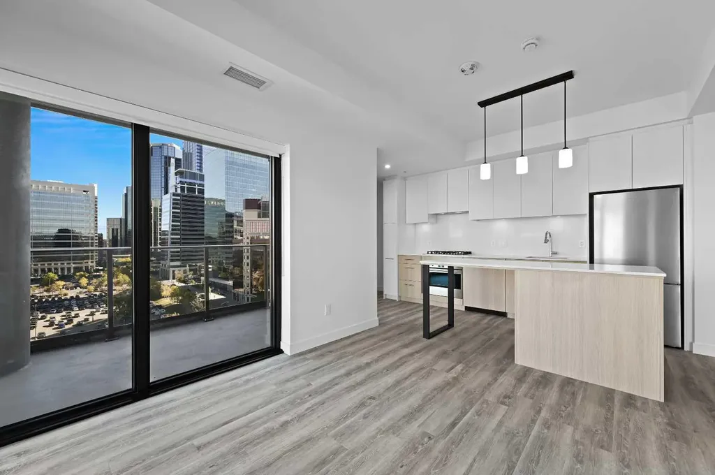 730 2 Avenue SW Calgary AB T2P 1R8
