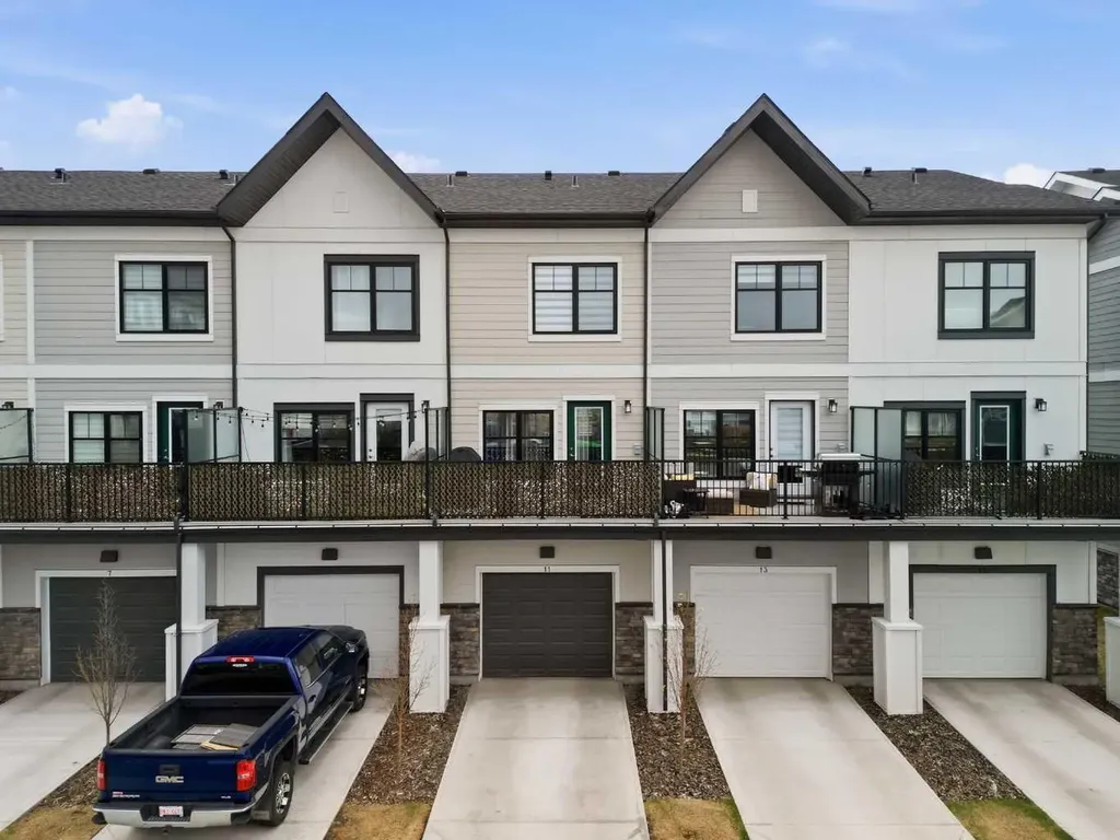 11 Les Jardins Park SE Calgary AB T2C 5V3