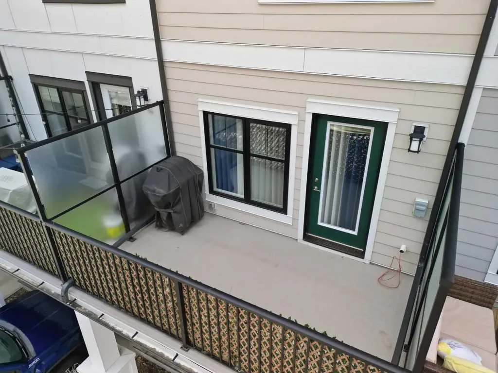 11 Les Jardins Park SE Calgary AB T2C 5V3