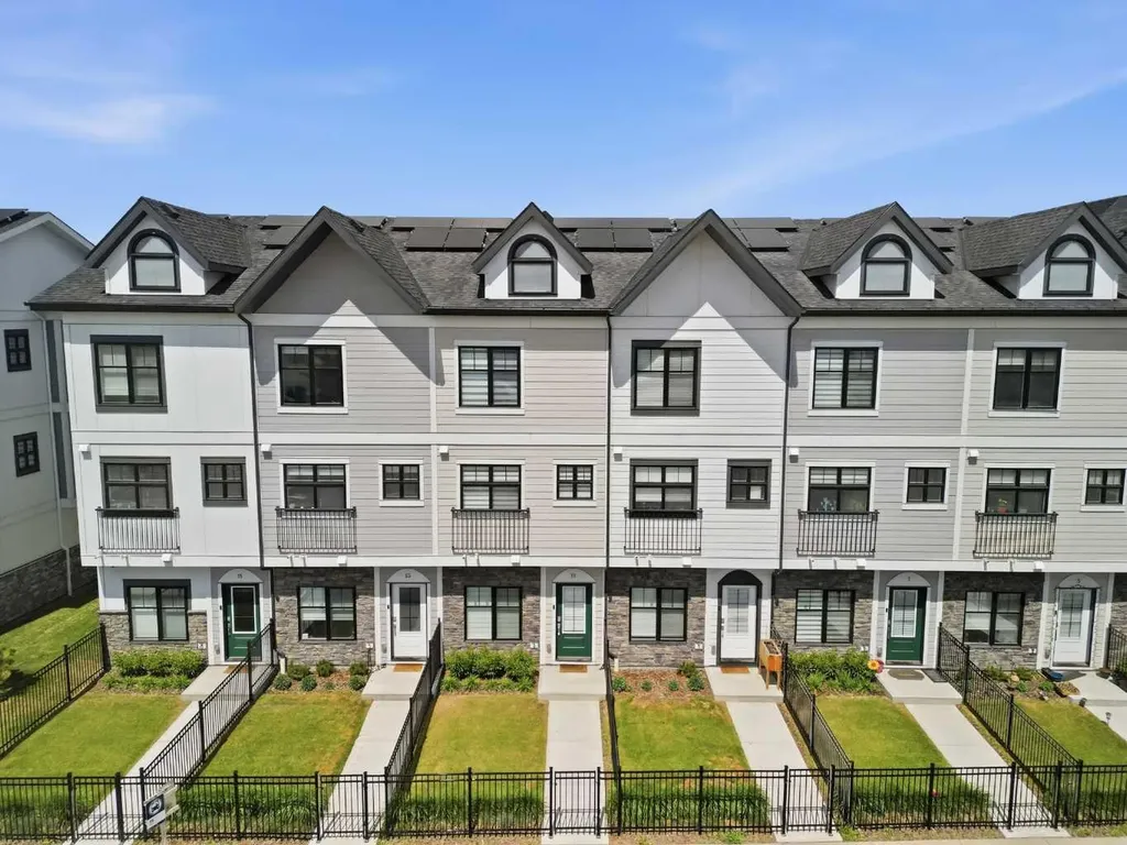 11 Les Jardins Park SE Calgary AB T2C 5V3