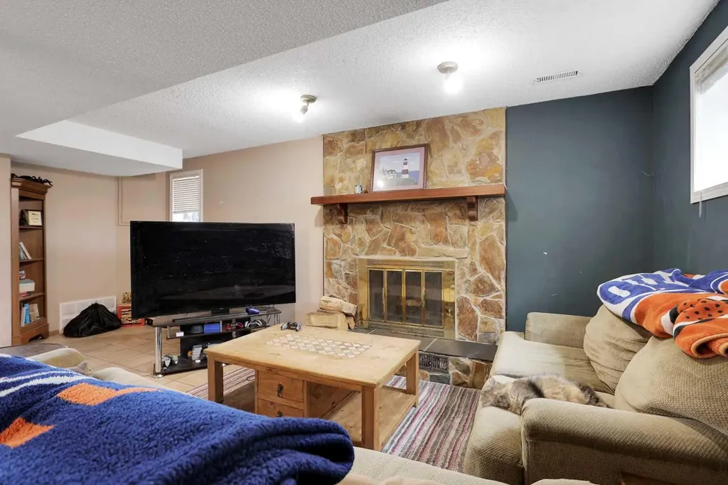 250 Cornett Drive Red Deer AB T4P 2W2