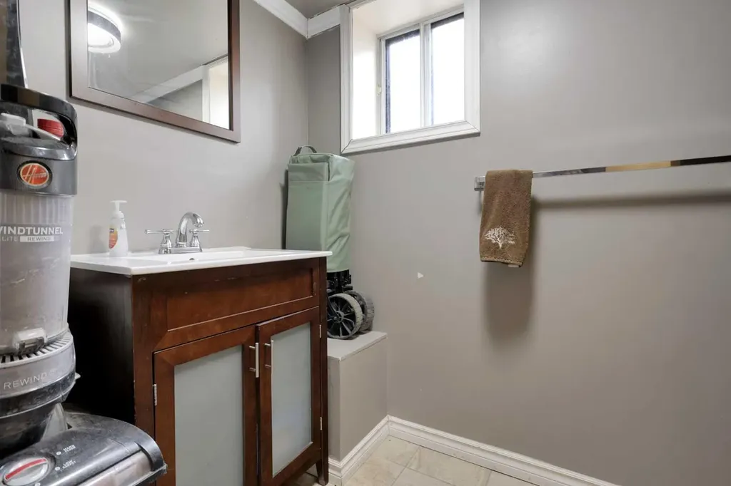 250 Cornett Drive Red Deer AB T4P 2W2
