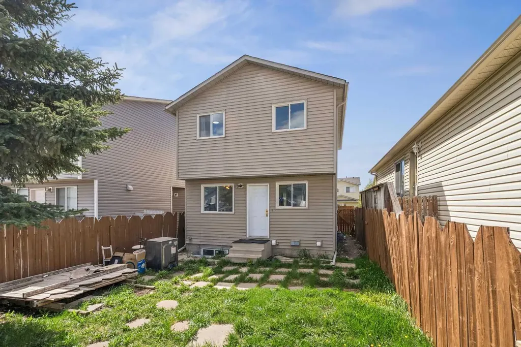 367 Martinbrook Place NE Calgary AB T3J3E3