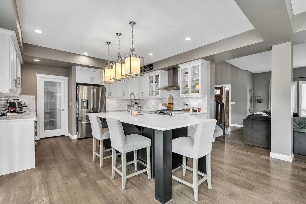 8223 9 Avenue SW Calgary AB T3H 0W2